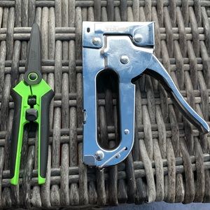 Garden sizer’s and stapler